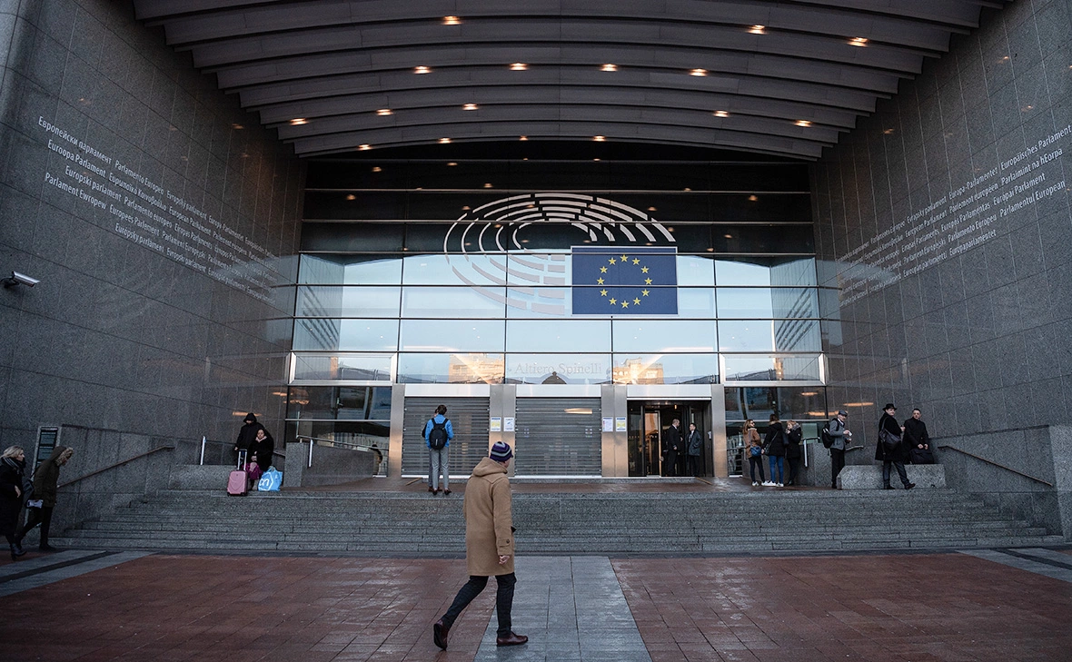 Leon Neal / Getty Images