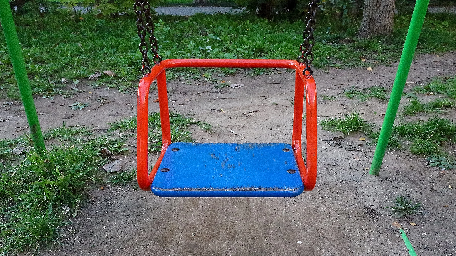 В Подмосковье спасли ребенка, который получил тяжелую травму на качелях