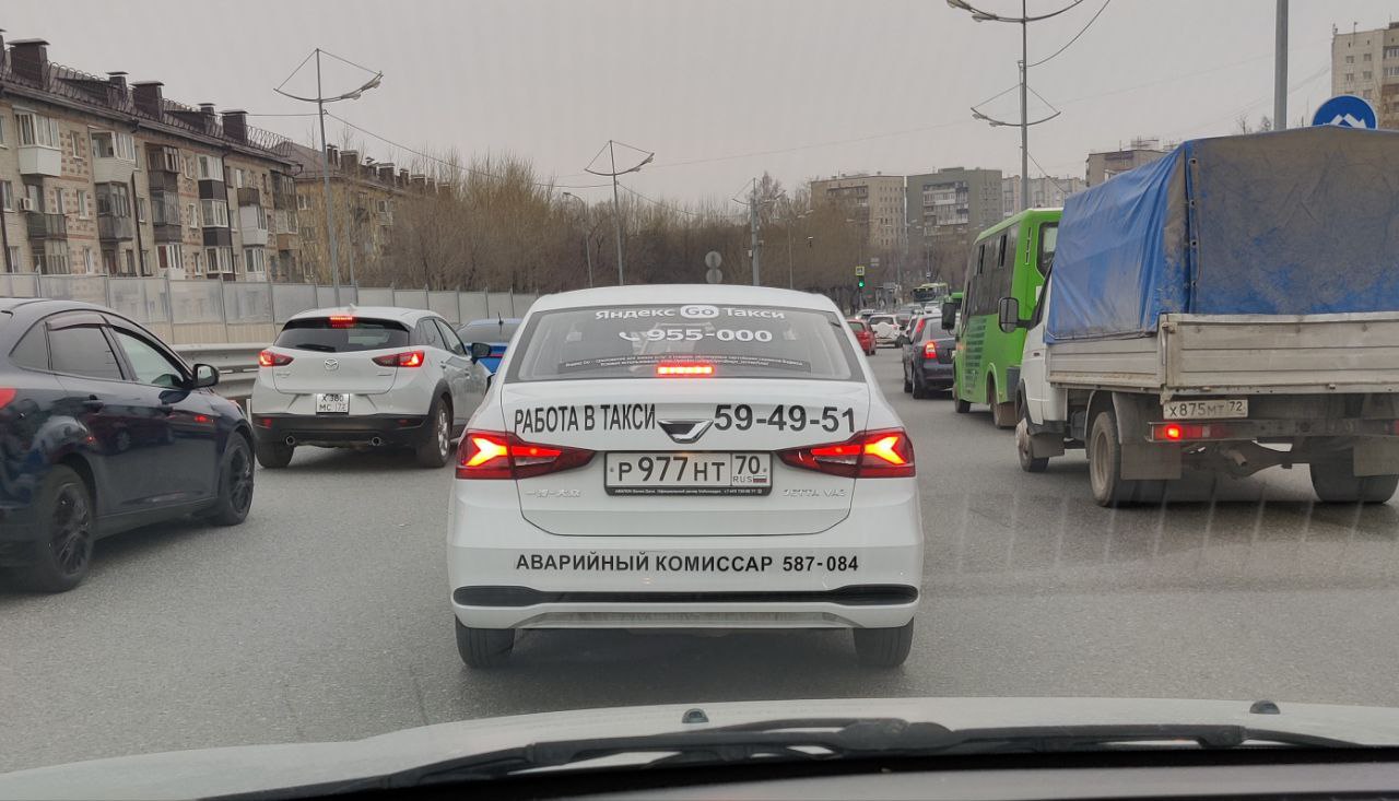В Тюмени появились такси на китайских автомобилях, завезенных по параллельному импорту.