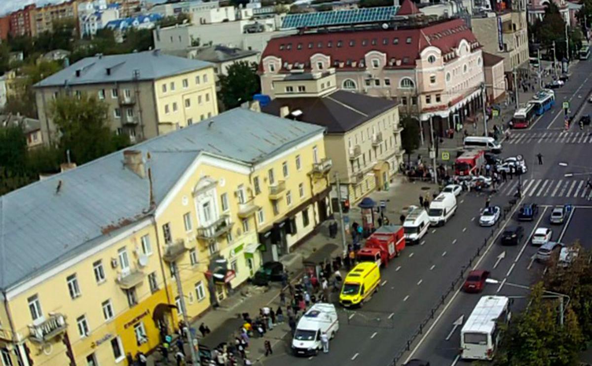 В Калуге 10 человек пострадали при выезде автомобиля на тротуар — РБК