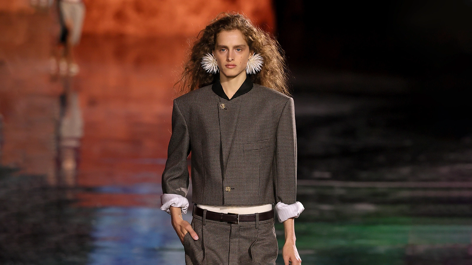 Адица Берзения во время показа женской одежды Chanel Весна/Лето 2026 в рамках Недели моды в Париже, 6 октября 2025 года