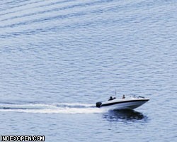 На Алтае полиция объявила в розыск водителя перевернувшегося катера