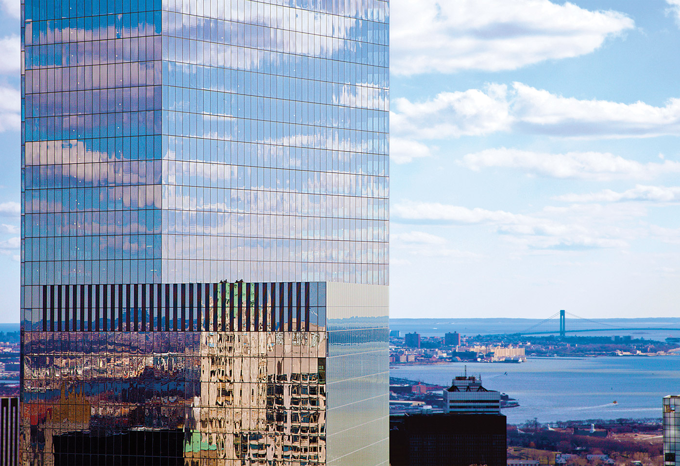 Основным арендатором башни-зеркала стало транспортное ведомство штатов Нью-Йорк и&nbsp;Нью-Джерси, более известное как&nbsp;Port Authority
