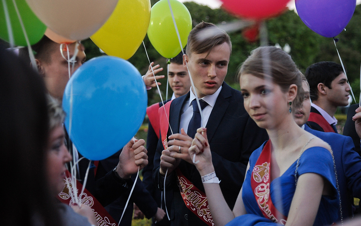 Власти Москвы разрешили провести выпускной для школ в Парке Горького