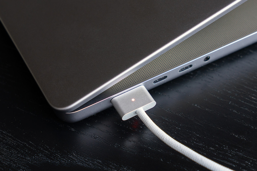 Магнитный разъем MagSafe 3 для зарядки в MacBook Pro 16 (2021)
