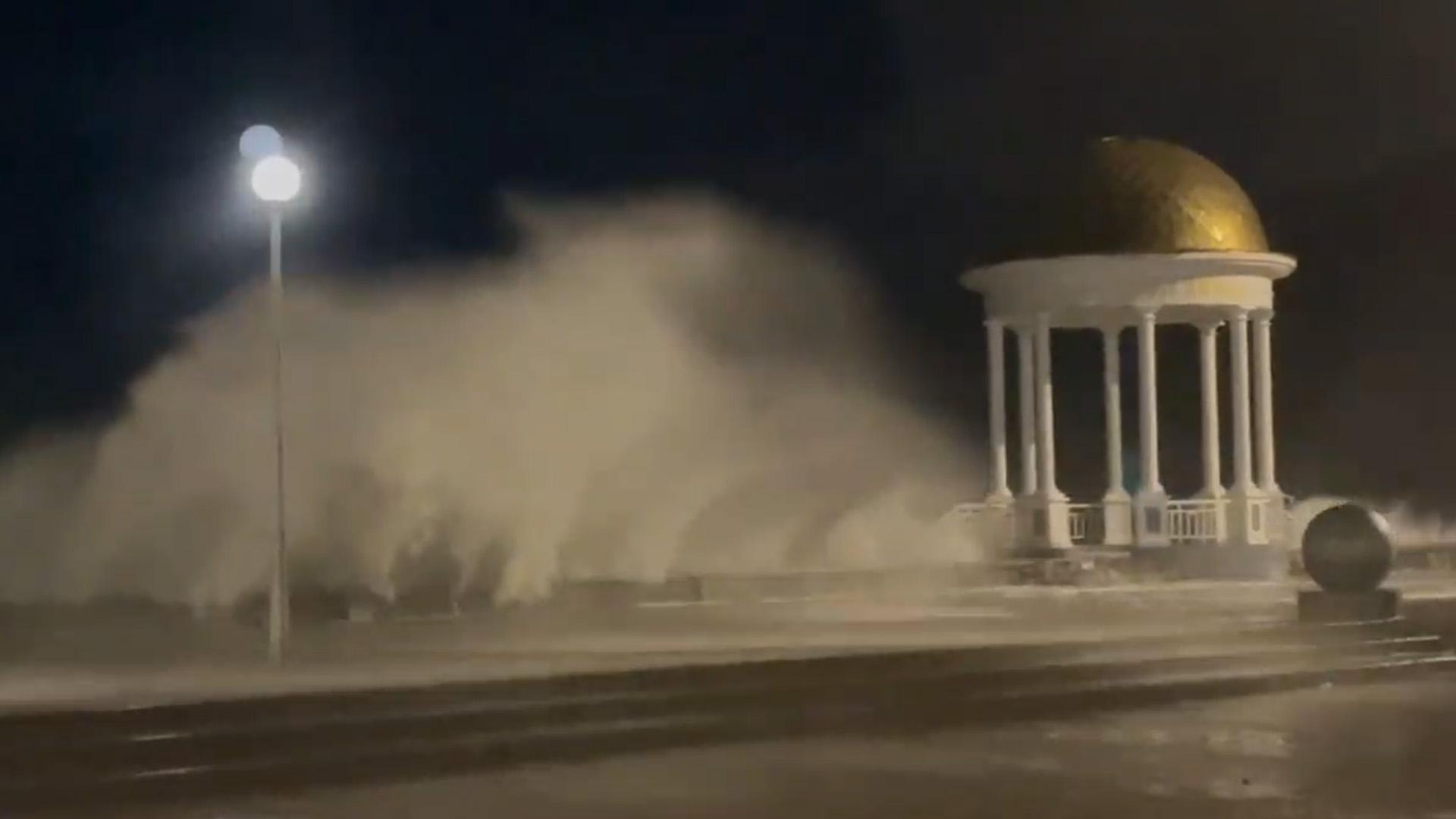 Центр Бердянска затопило из-за шторма