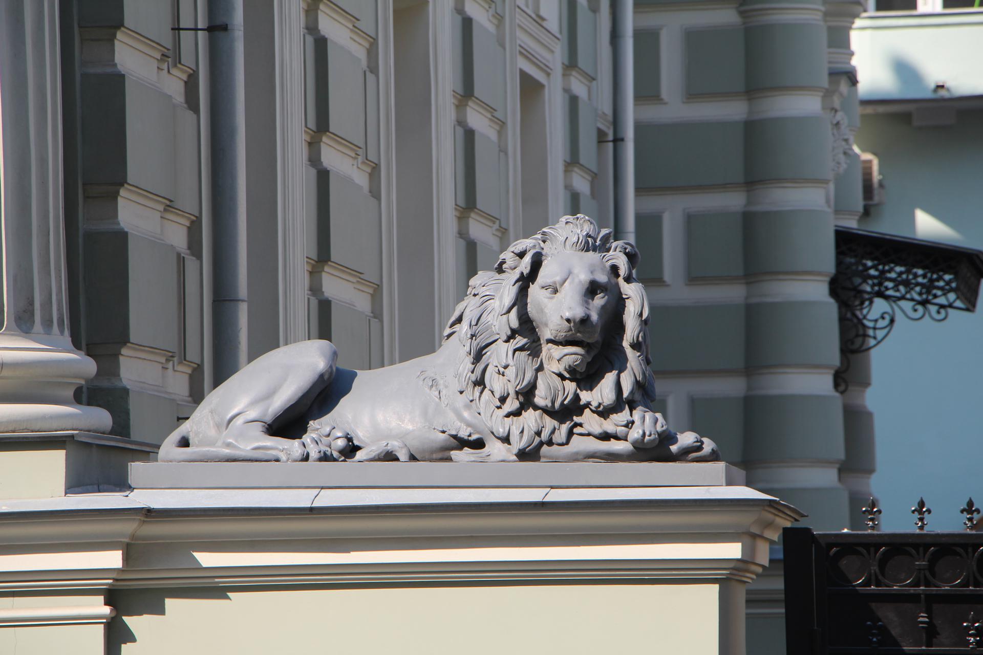 Лев у особняка Вильгельмины Рекк на Пятницкой улице