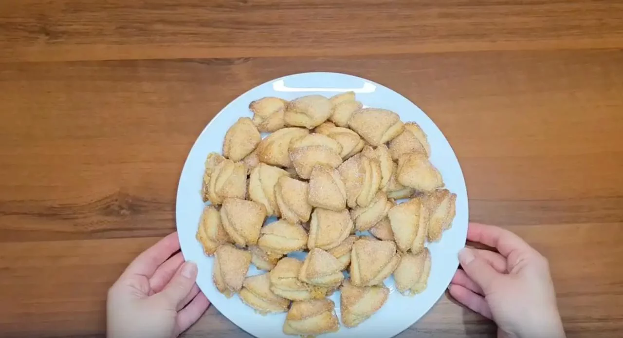 После выпекания дайте печенью немного остыть