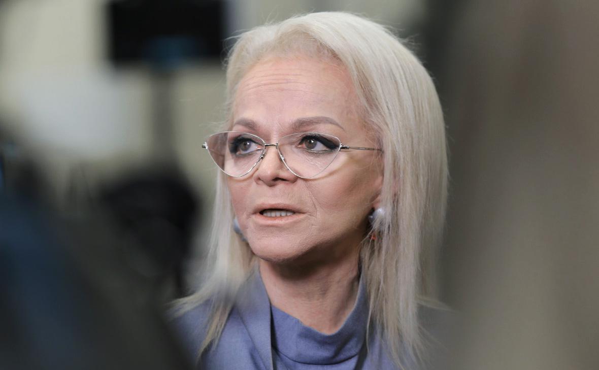 Лариса Долина