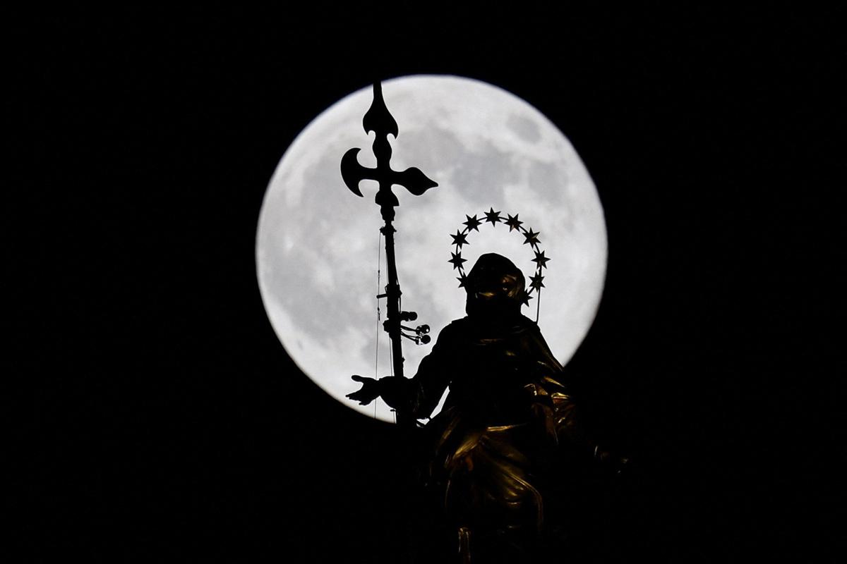 «Бобровая луна» Милан, Италия, 5 ноября 2025 года