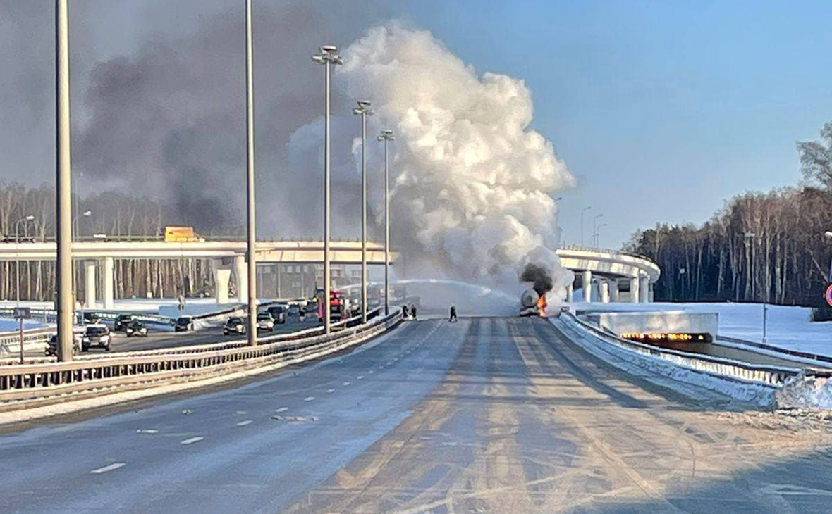 Дептранс призвал отказаться от поездок по Киевскому шоссе — РБК