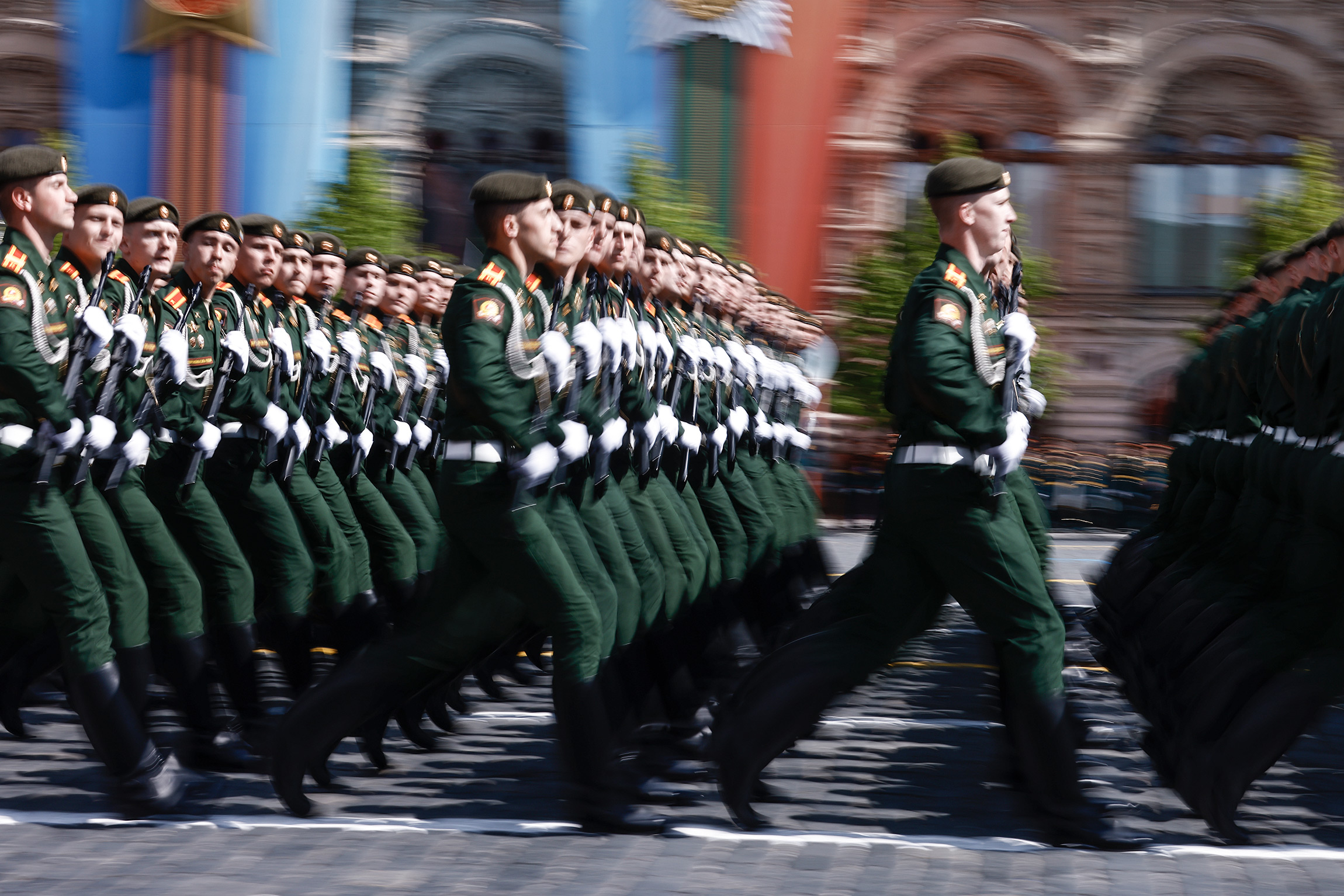 Военнослужащие парадных расчетов во время парада, посвященного 78-й годовщине победы в Великой Отечественной войне