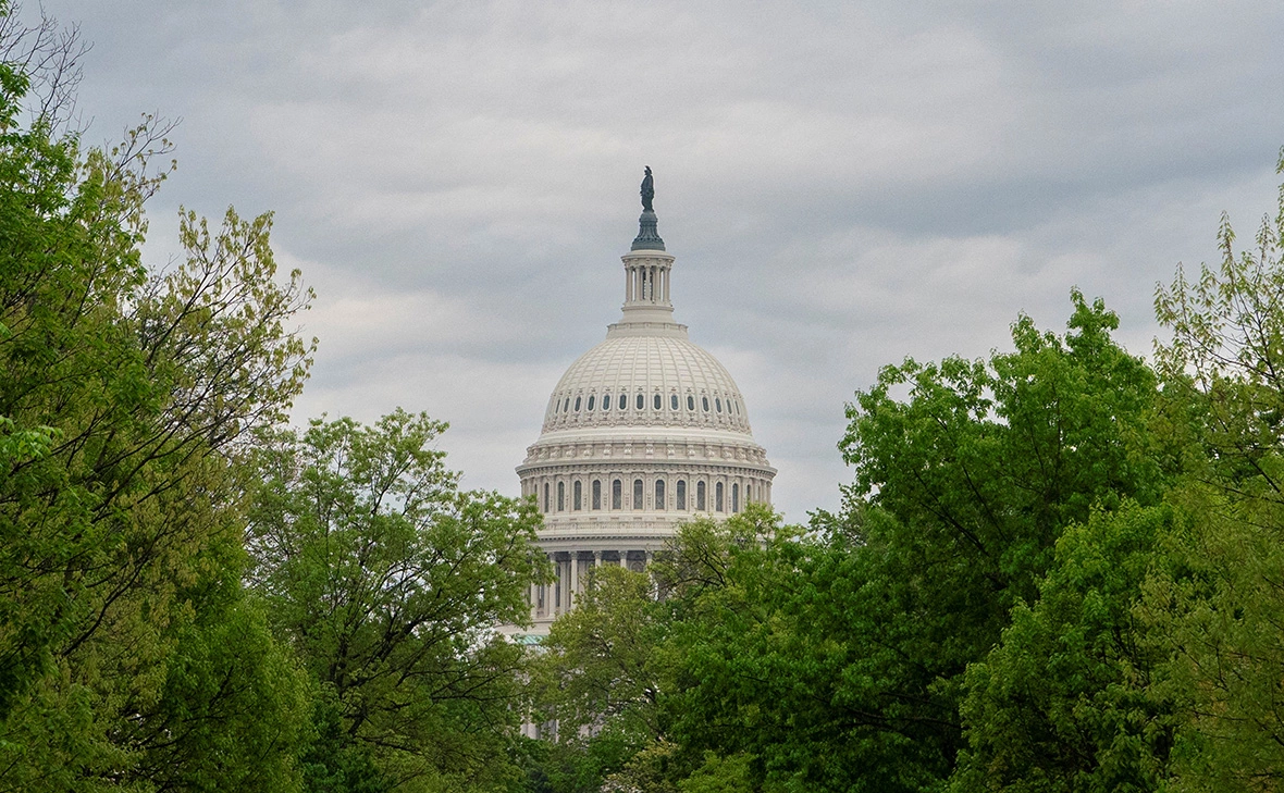 Ken Cedeno / Reuters
