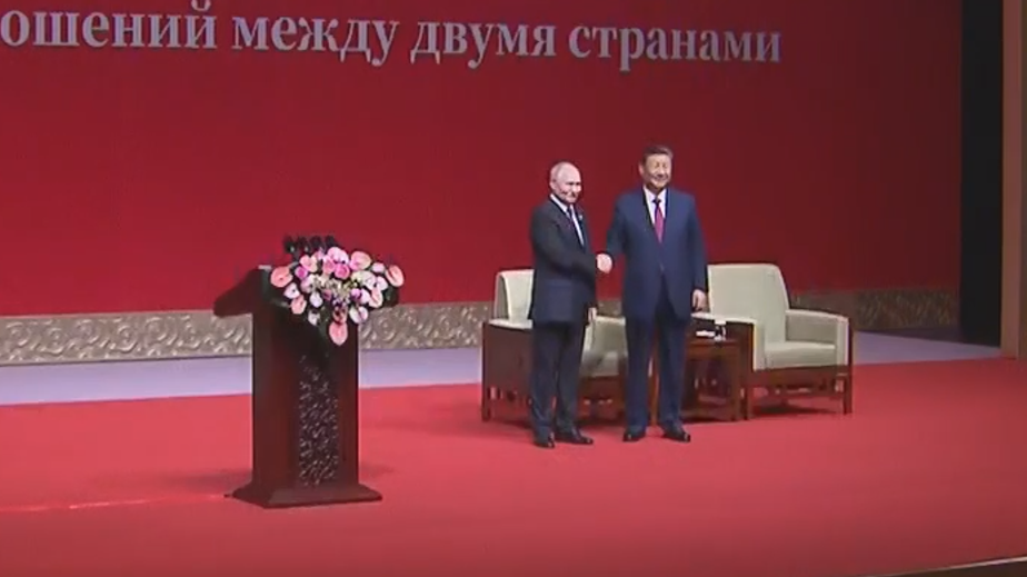 Путин описал отношения с Китаем фразой «братья навек». Видео