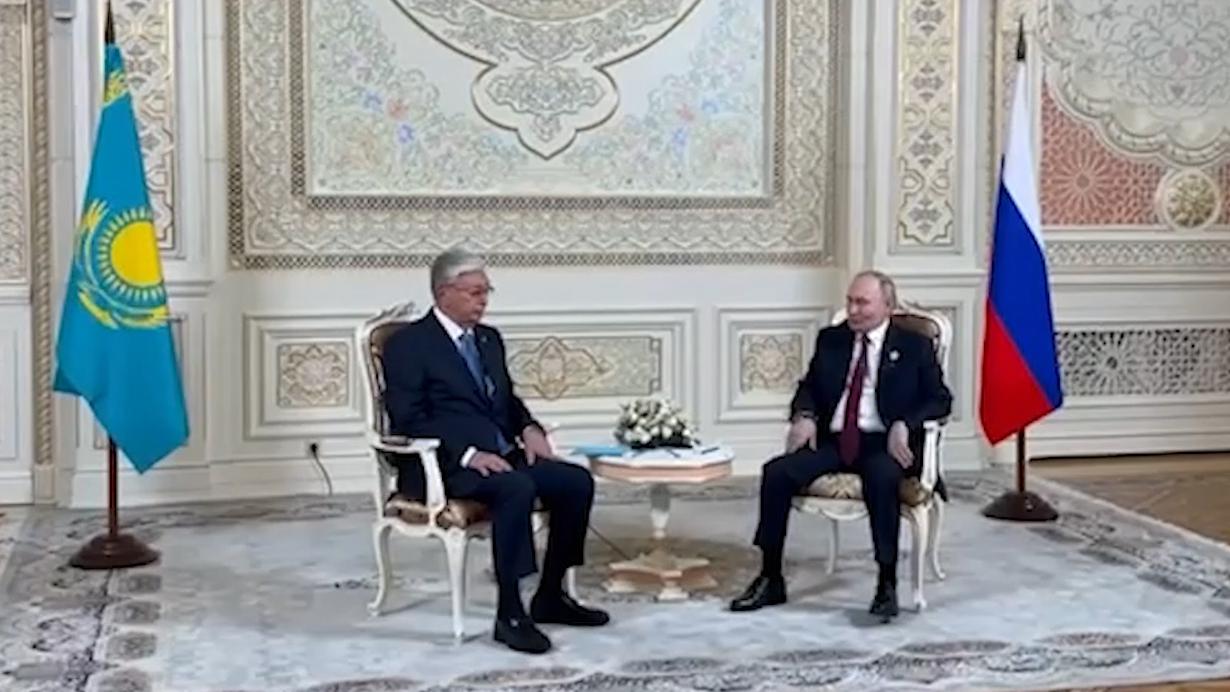 Путин провел встречу с Токаевым в Душанбе. Видео