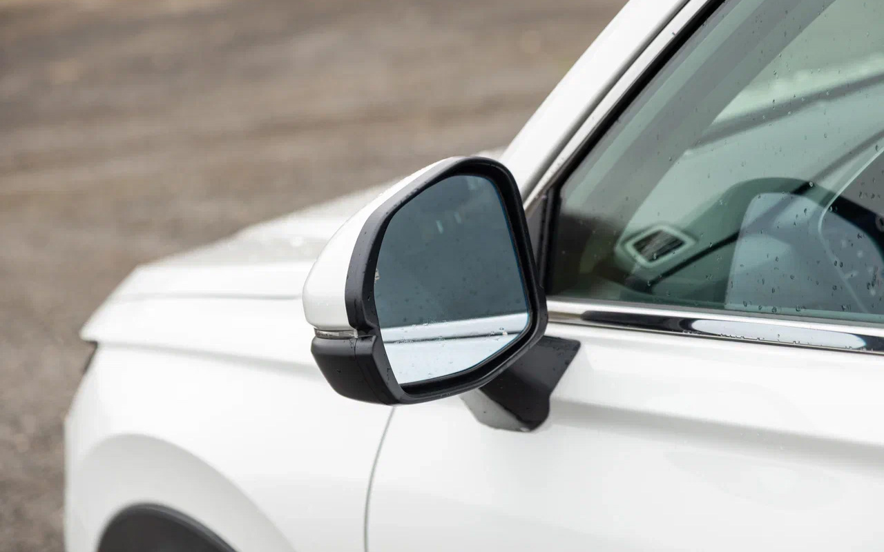 Подогрев и электропривод складывания&nbsp;зеркал есть на всех версиях Honda CR-V