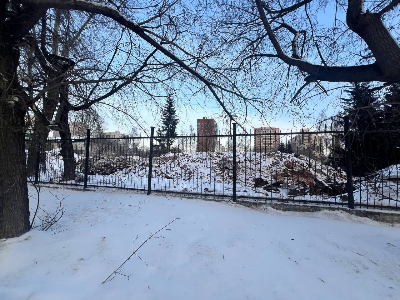 На данном участке находился пятый корпус бывшей городской инфекционной больницы №1