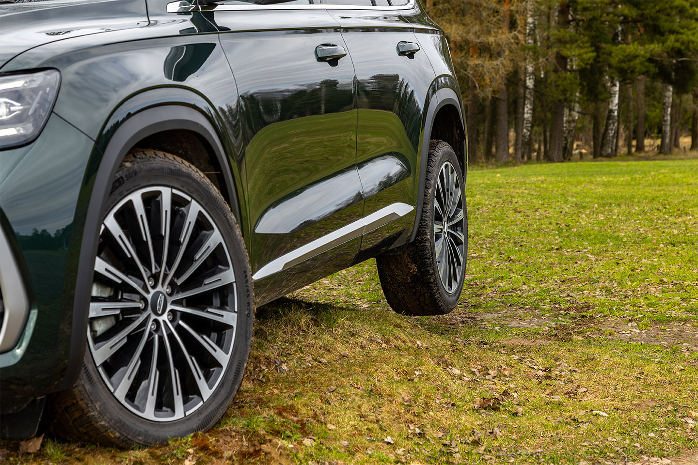 Даже диагональное вывешивание для&nbsp;Geely Monjaro не преграда. Умная электроника филигранно подкусывает буксующие колеса, раскручивать мотор для этого не требуется