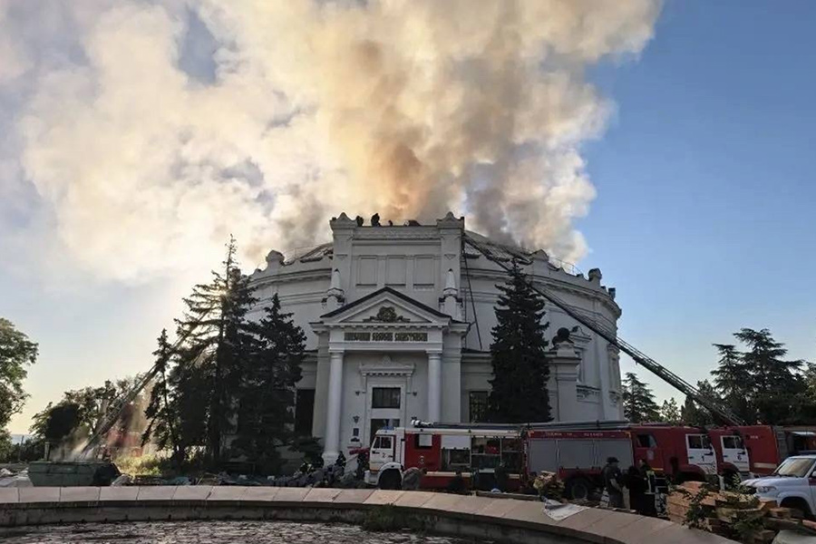 При ударе по зданию панорамы в Севастополе никто н