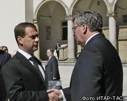 Д.Медведев передал Польше материалы по Катыни