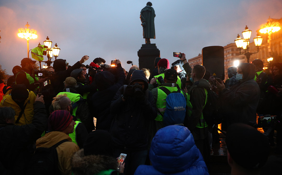 Митинг 20 февраля. Митинг на Пушкинской площади. Митинг на Пушкинской площади 25 сентября. Ночные митинги. Согласованный митинг в Москве.