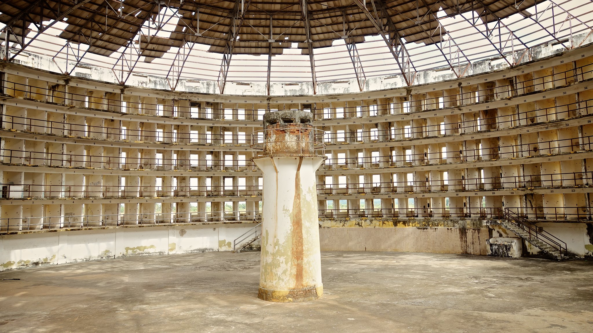 Проект идеальной тюрьмы Бентама был воплощен во множестве тюрем Старого и Нового Света. На фото тюрьма Пресидио-Модело, Куба