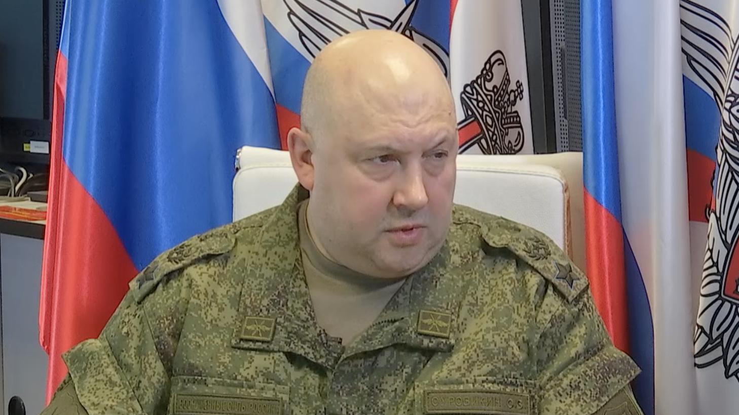 Суровикин заявил о напряженной обстановке в зоне военной операции