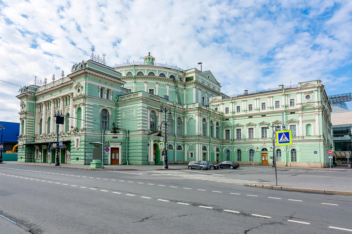 Завтра возле Мариинки