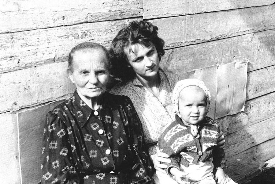 Владимир Путин в детстве с матерью&nbsp;Марией&nbsp;Шеломовой