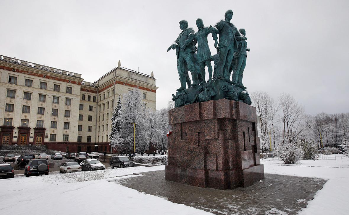 Физический факультет МГУ, Москва