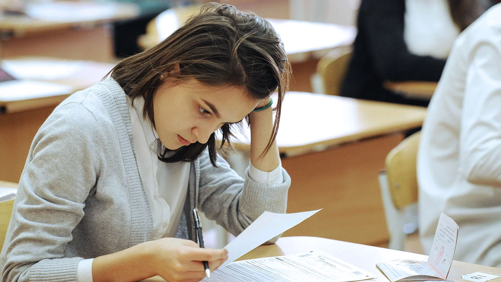 Итоговое сочинение — это экзаменационная работа для учеников 11-х классов, проверяющая их готовность к государственной итоговой аттестации