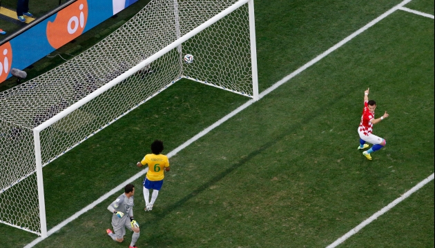 Автором первого мяча чемпионата стал бразилец Марсело (№6), забивший в свои ворота