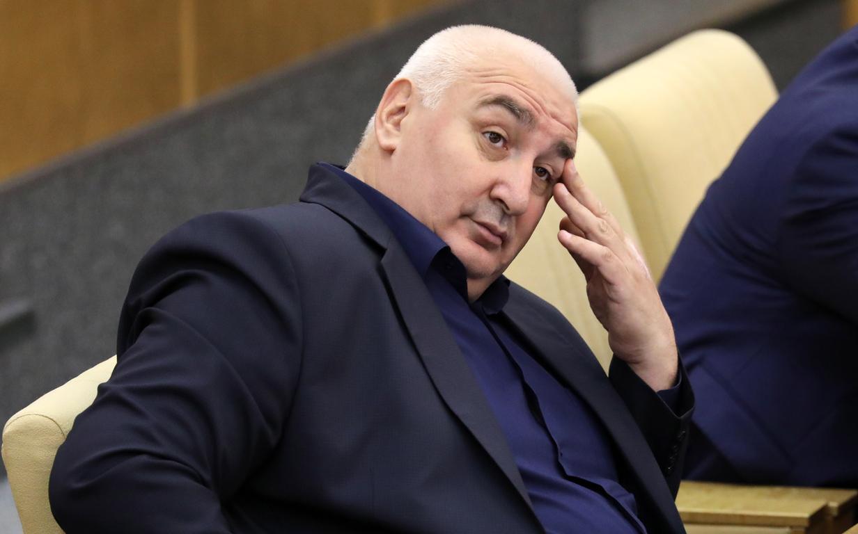 «Ведомости» узнали о плане лишить двух депутатов Думы мандатов за прогулы