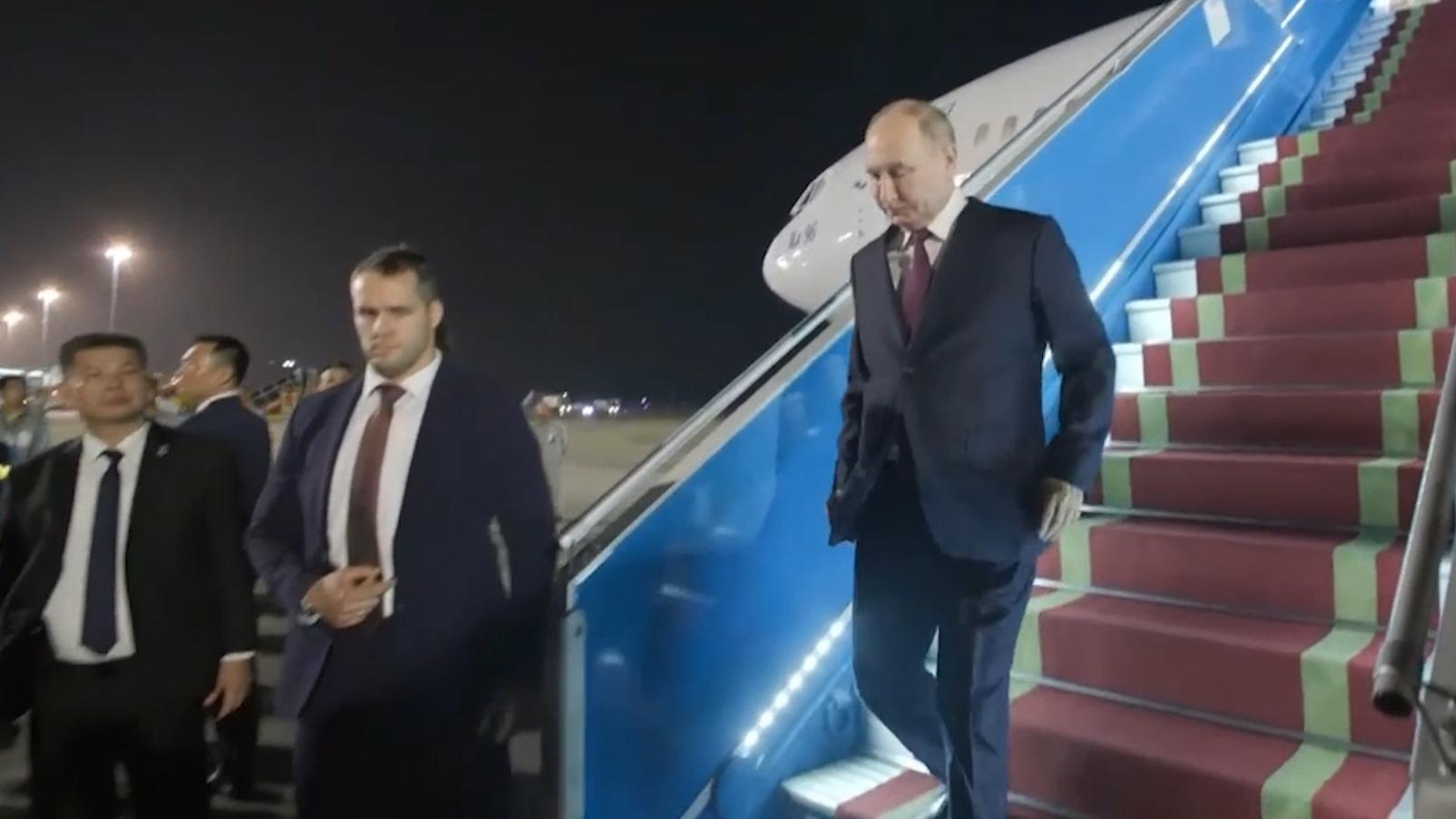 Путин прибыл во Вьетнам. Видео
