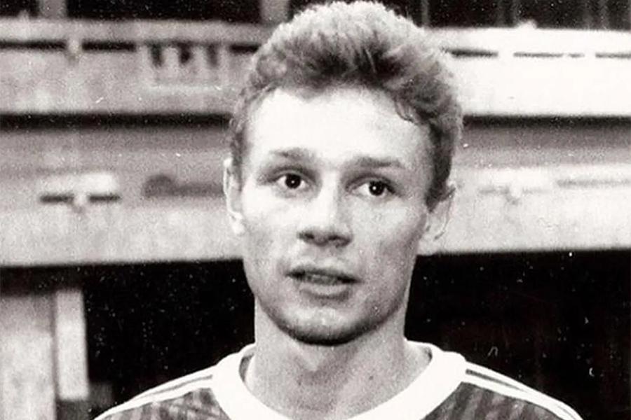 Валерий Карпин в молодости