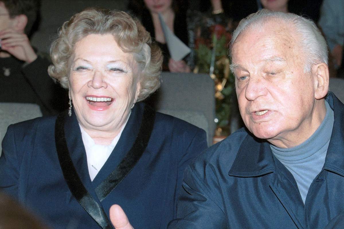 Нина Меньшикова и ее супруг Станислав Ростоцкий, 2000 год