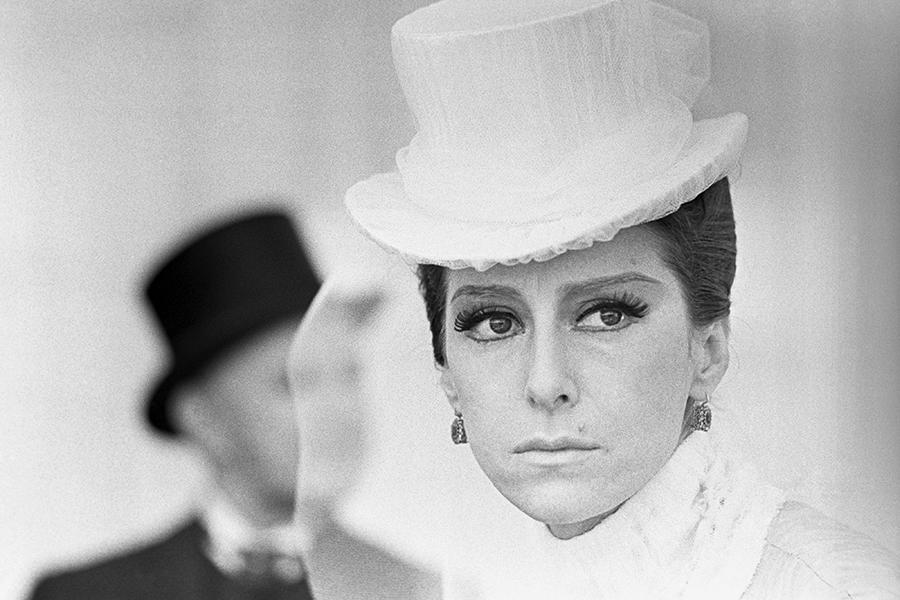 Майя Плисецкая в роли Бетси на съемочной площадке фильма &laquo;Анна Каренина&raquo;