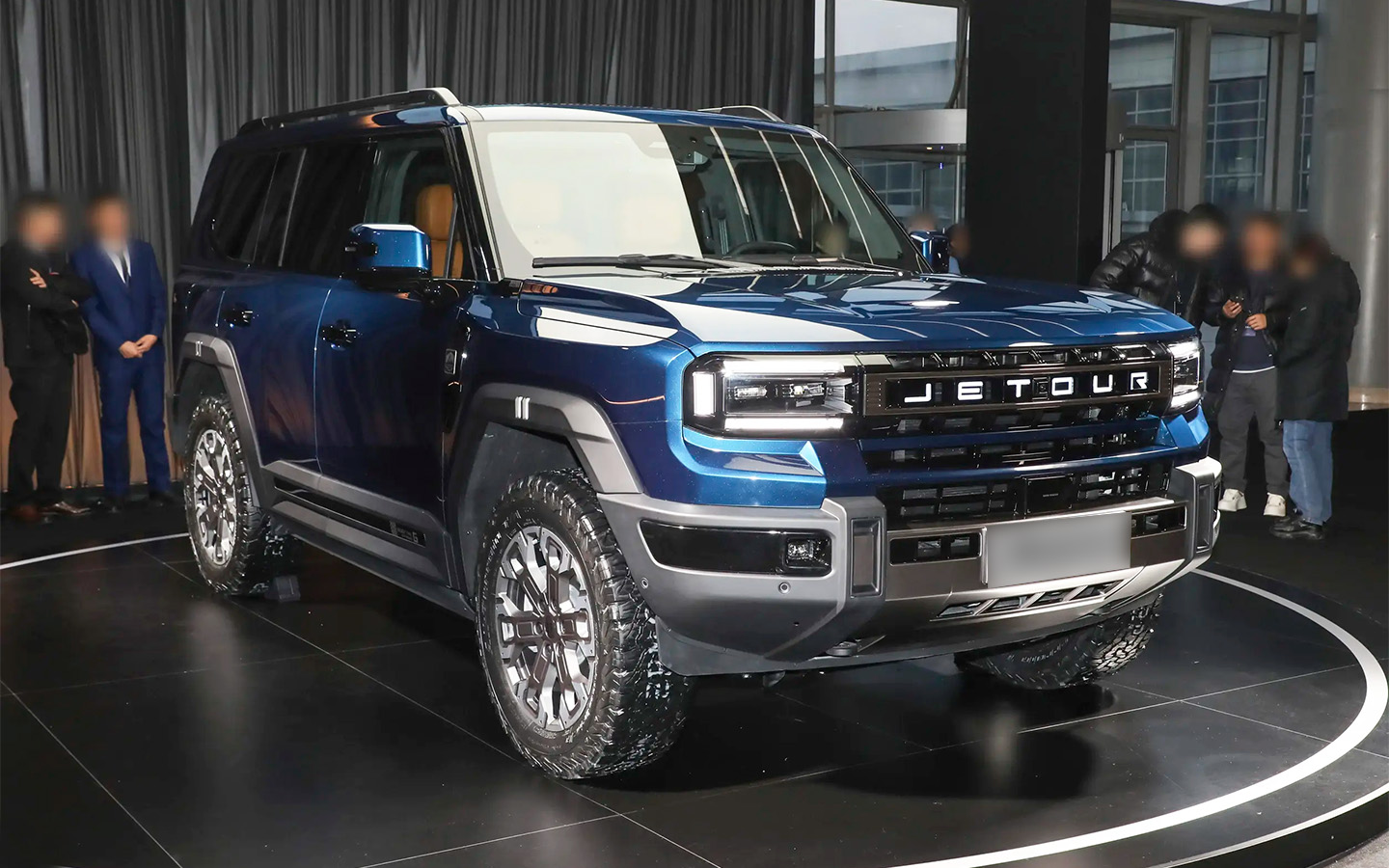 
            5 модных кроссоверов Шанхая-2025. Они все похожи на Land Rover
        