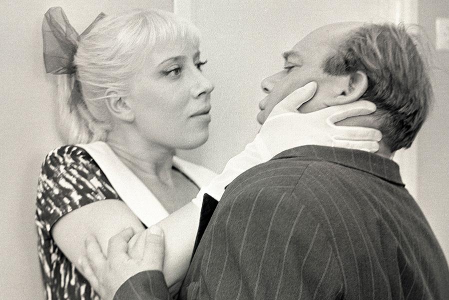 Евгений Леонов и Инна Чурикова в фильме &laquo;Тридцать три&raquo; режиссера Георгия Данелии, Мосфильм, 1965 год