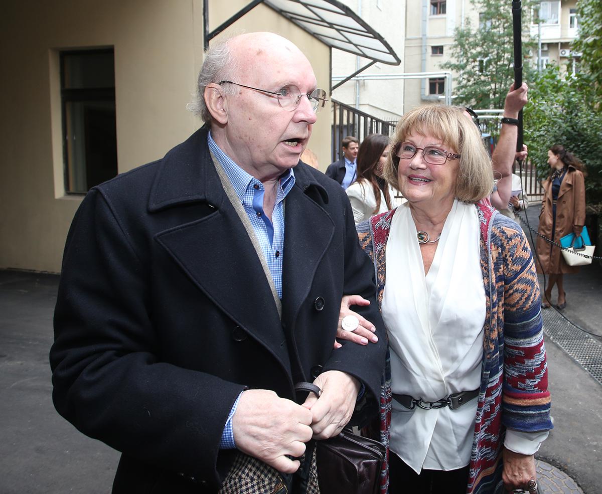 Андрей Мягков и Анастасия Вознесенская во время сбора труппы Московского художественного театра им. А.П.Чехова.&nbsp;Москва, 3 сентября 2014 года