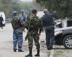 В Чечне подорван полицейский автомобиль: 1 человек погиб, 2 ранены 