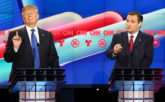 Миллиардер Дональд Трамп&nbsp;и сенатор от штата Техас Тед Круз (слева направо) участвуют в телевизионных дебатах


