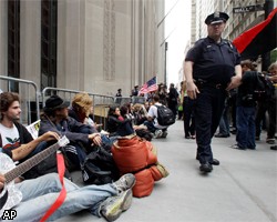 В Нью-Йорке демонстранты пытались захватить Уолл-Стрит