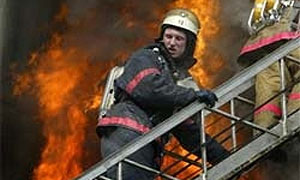 На севере Москвы сгорел автосервис