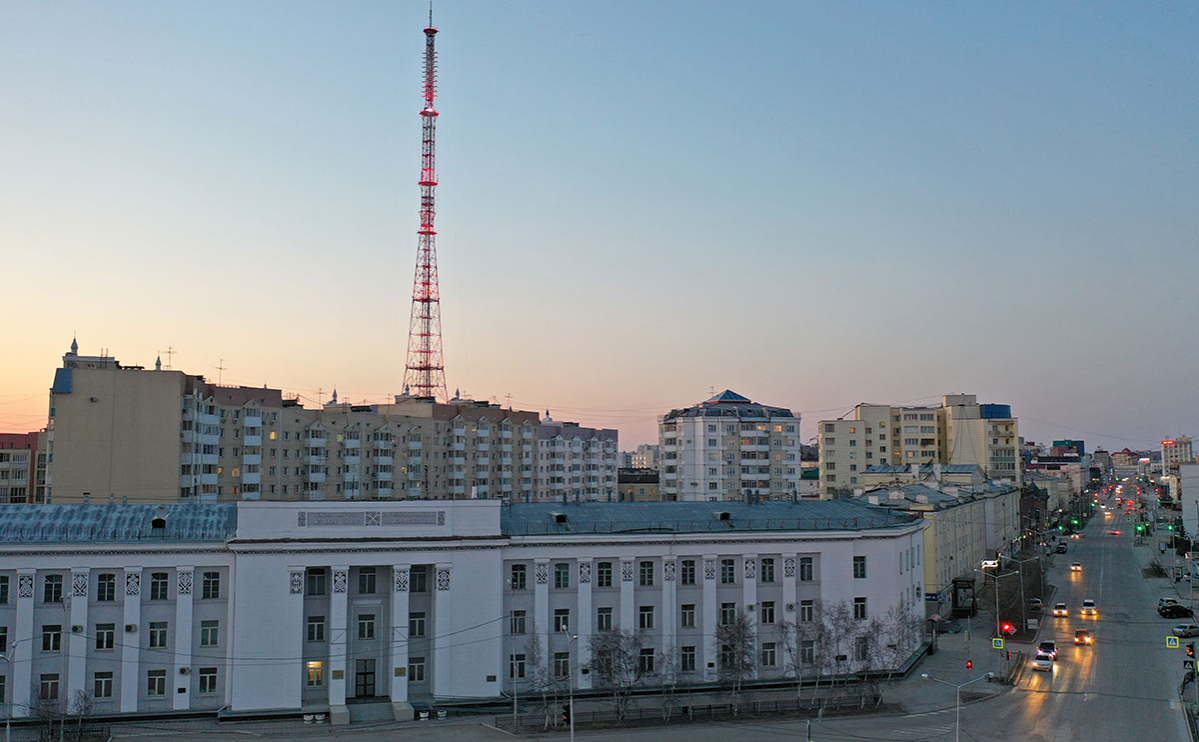 Вид на здание президиума якутского филиала Сибирского отделения Российской академии наук (СО РАН)