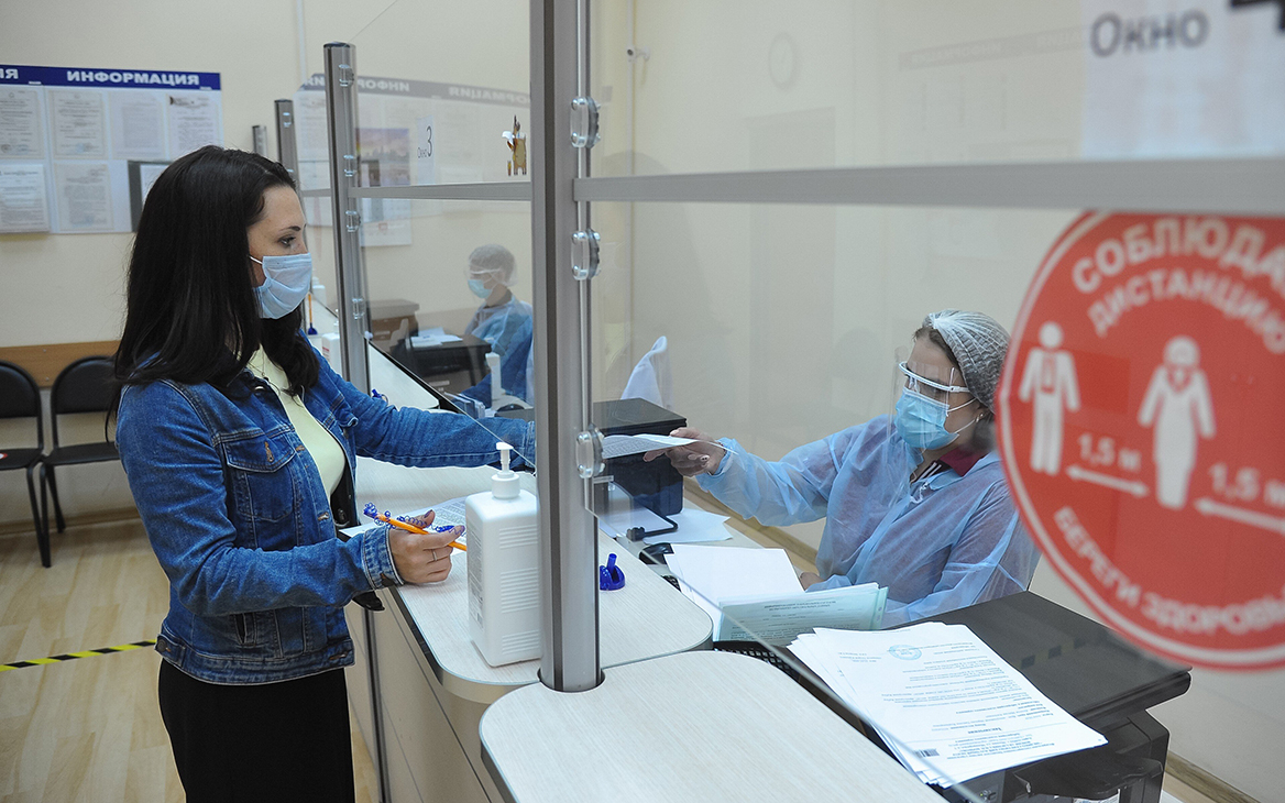 В Москве ограничили бесплатное ПЦР-тестирование в поликлиниках