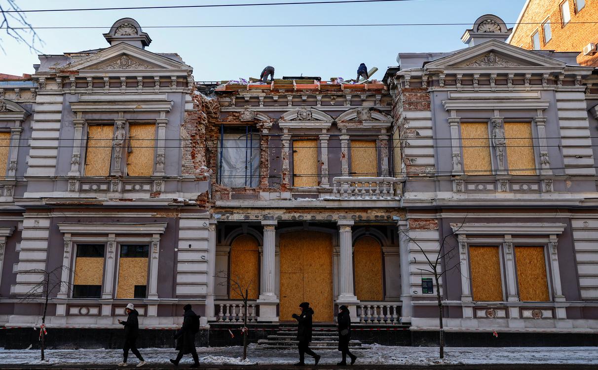 Восстановление поврежденного здания в Харькове