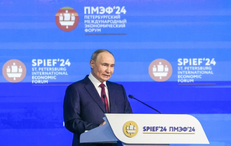 Президент РФ Владимир Путин во время пленарного заседания в рамках ПМЭФ-2024