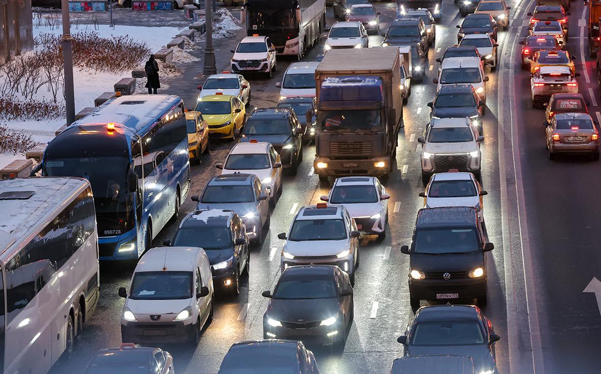 Москва встала в 9-балльных пробках