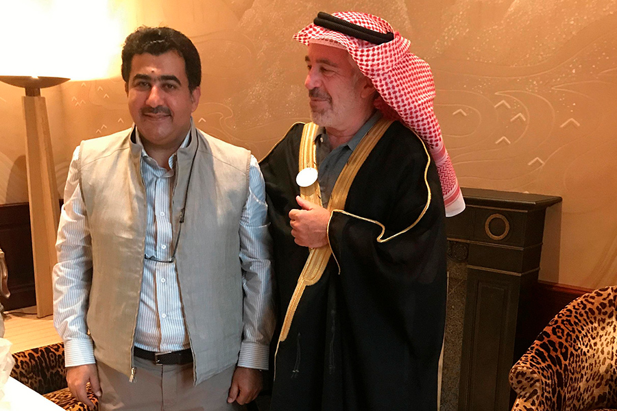 Эпштейн с неизвестным мужчиной